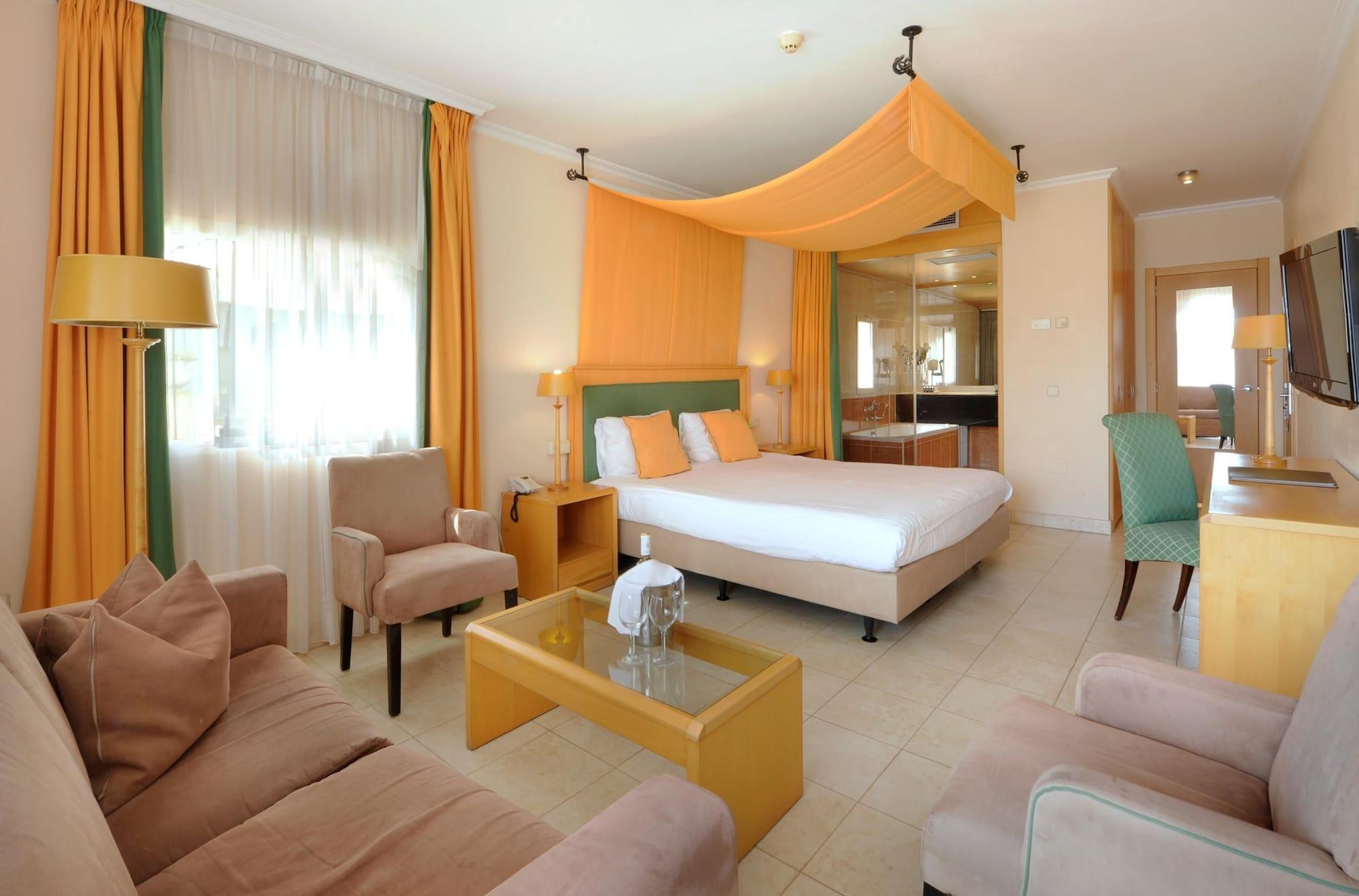 Van Der Valk Hotel Barcarola 산펠리우데기솔스 외부 사진