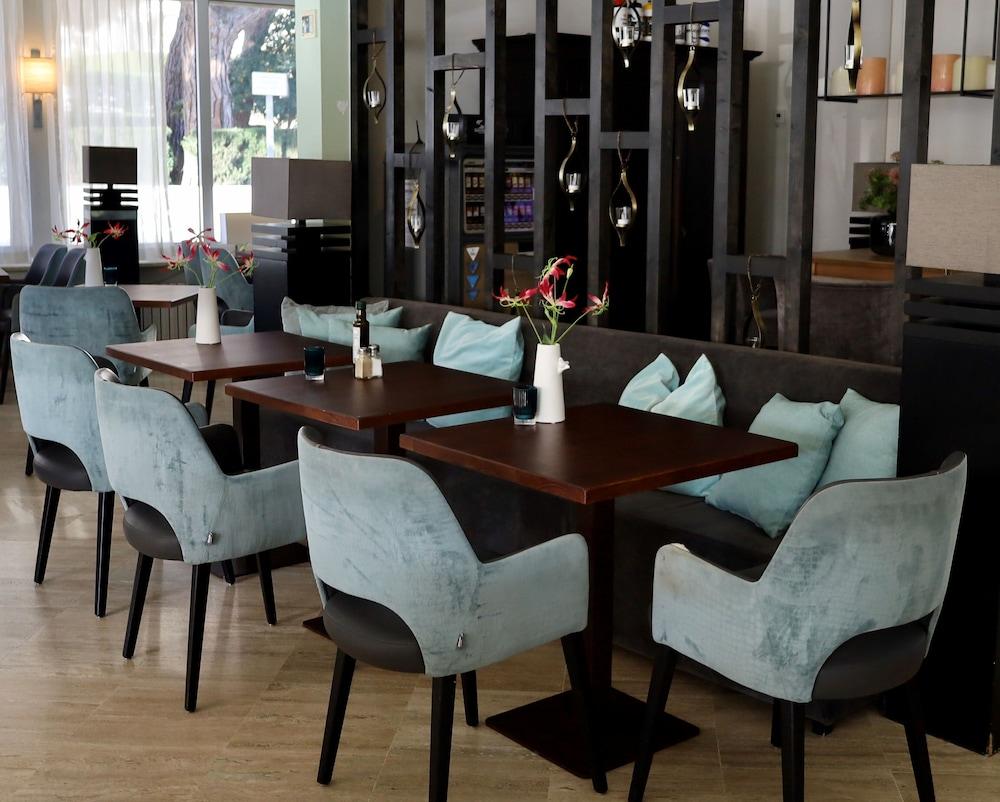 Van Der Valk Hotel Barcarola 산펠리우데기솔스 외부 사진