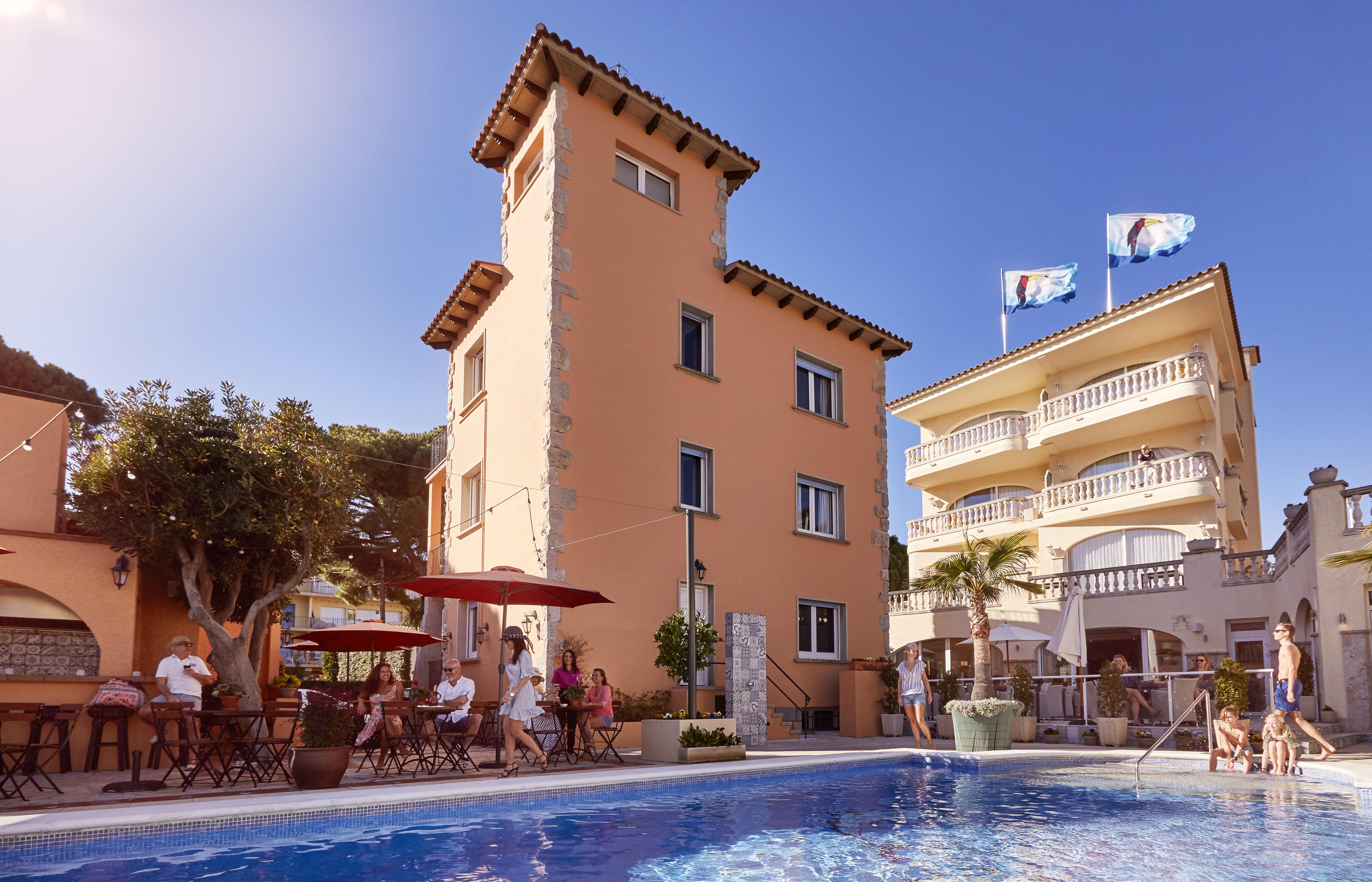 Van Der Valk Hotel Barcarola 산펠리우데기솔스 외부 사진