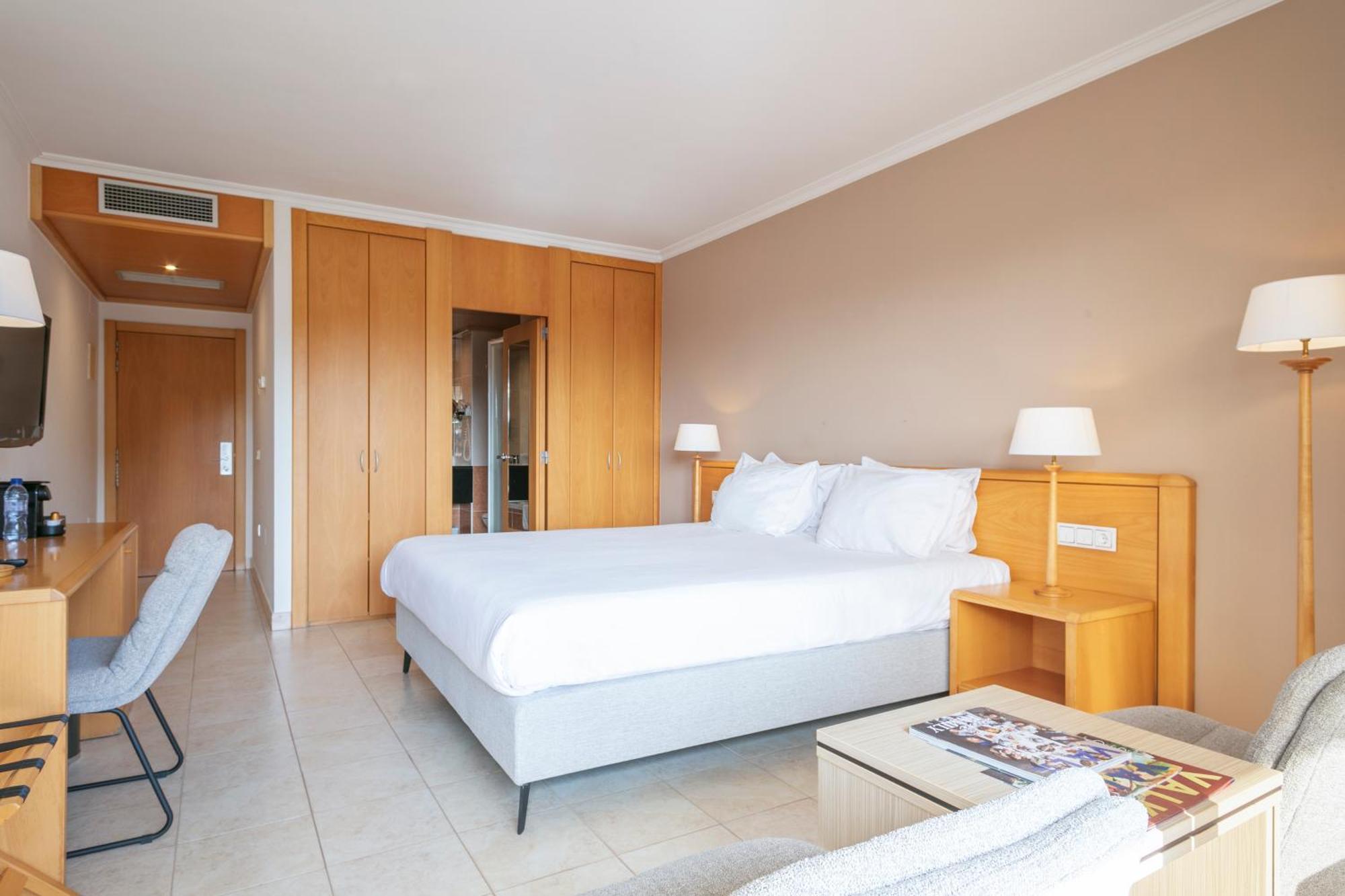 Van Der Valk Hotel Barcarola 산펠리우데기솔스 외부 사진